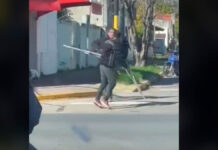 ¡A muletazos! Conductor pelea contra supuesto discapacitado conductor pelea discapacitado