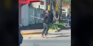 ¡A muletazos! Conductor pelea contra supuesto discapacitado conductor pelea discapacitado