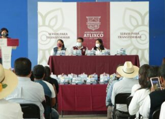 Ariadna Ayala entrega kits médicos a casas de salud Ariadna Ayala