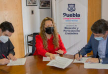 Ayuntamiento y UPAEP firman convenio para combatir pobreza en Puebla El Ayuntamiento de Puebla contará con el apoyo de la UPAEP para trabajar en proyectos de desarrollo comunitario.