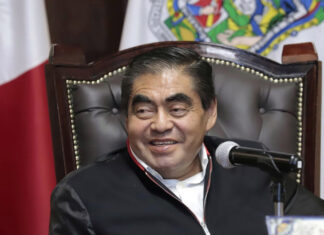 Respalda Barbosa a Amanda Gómez como nueva titular de ASE Puebla El gobernador Barbosa minimizó las burlas hacia la exsecretaria estatal por su comparecencia ante diputados.