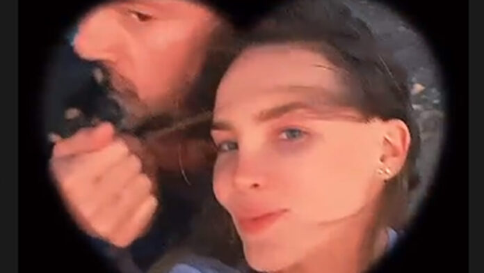 Belinda publicó un video donde aparece junto a Pfeing, mientras ambos observan un atardecer en la playa.