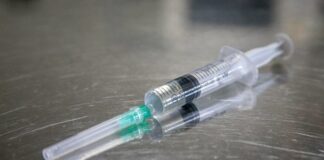 Francia vacunaría nuevamente contra Covid-19 en Otoño Salud