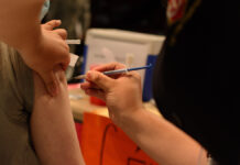 ¿Te vacunaste con CanSino? OMS le da el sí y ya podrás viajar a EU CanSino es la primera contra la COVID que la OMS aprueba este año.