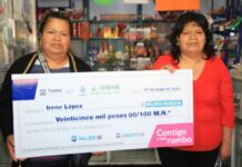 Doña Irene recibe primer cheque de Créditos Contigo Créditos