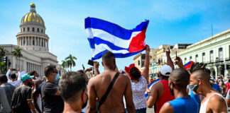 Cuba sancionará con prisión protestas e insultos a altos funcionarios La Asamblea Nacional del Poder Popular en Cuba aprobó en sesión extraordinaria el nuevo Código Penal de la isla.