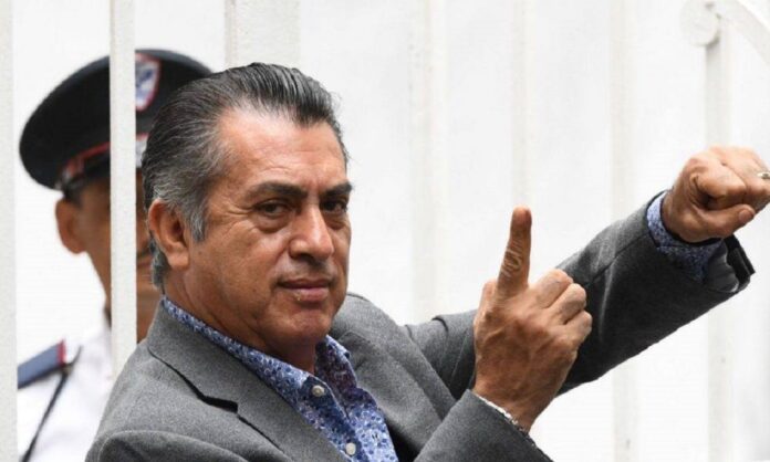 El_Bronco_mochar_manos_01-1000x600