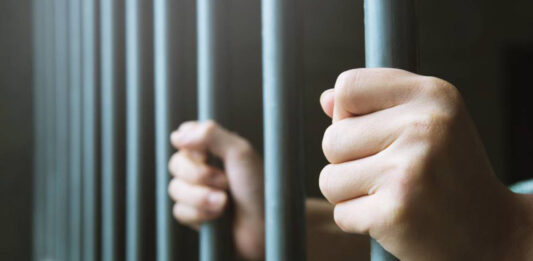 La FGE obtuvo sentencia de 19 años 1 mes 15 días de prisión contra uno de los violadores: y 6 años 10 meses contra el otro imputado.
