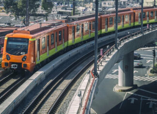 Línea 12 del Metro funcionará para finales de año, prevé AMLO AMLO destacó que las empresas se comprometieron a la rehabilitación de la Línea 12 sin cobrar nada adicional.