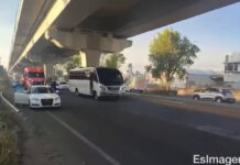 Reabren circulación en la México-Puebla tras volcadura de tráiler Al menos tres carriles de la autopista México-Puebla se encontraban cerrados y el tránsito aún es lento en la vía de comunicación.