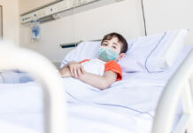 Reporta OMS 429 casos de Hepatitis Infantil Aguda en el mundo La Organización Mundial de la Salud (OMS) indicó que seis de los pacientes fallecieron y 26 necesitaron un trasplante.