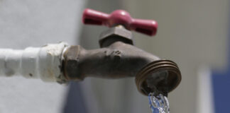 Barbosa y Eduardo Rivera analizarán la desprivatización del agua en Puebla Eduardo Rivera esperará reunirse con el titular del Miguel Barbosa en próximos días para abordar el tema con mayor profundidad.