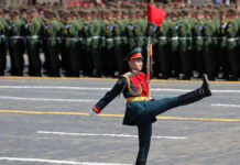 Rusia ensaya desfile militar de Día de la Victoria Analistas prevén que el presidente de Rusia, Vladimir Putin emita un mensaje importante sobre una operación especial en Ucrania.