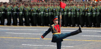 Rusia ensaya desfile militar de Día de la Victoria Analistas prevén que el presidente de Rusia, Vladimir Putin emita un mensaje importante sobre una operación especial en Ucrania.