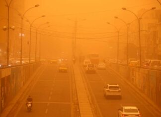 Tormenta de arena manda a 5 mil al hospital en Irak Tormenta
