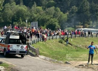 Pobladores de Ixtapaluca bloquean la autopista México-Puebla