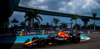 Checo Pérez finaliza tercero en libres 2 en Miami