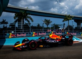 Checo Pérez finaliza tercero en libres 2 en Miami