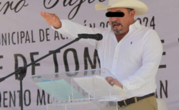 Alcalde de Acatlán está detenido pero no vinculado a proceso: Barbosa Además, 24 de 27 policías municipales detenidos el 29 de abril pasado fueron vinculados a proceso por usurpaciones.