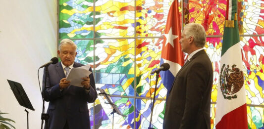 Desde La Habana, Cuba, AMLO también afirmó que Estados Unidos debe levantar el bloqueo comercial contra la isla.