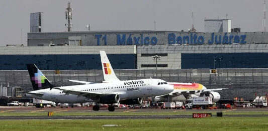 El hecho ocurrió mientras uno de los aviones estaba en tierra y el otro en el aire.