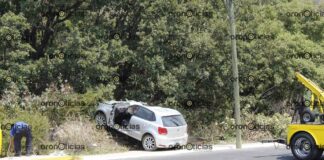 Muere automovilista al volcar en barranca de Bulevar Clavijero Barranca