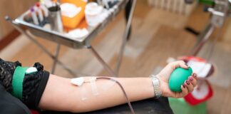 Colombia elimina restricción para que hombres LGBT+ donen sangre