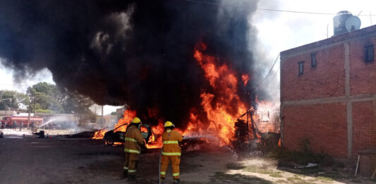Bomberos acudieron a la Junta Auxiliar de San Cristóbal Tepontla para mitigar riesgos, según informaron en Twitter.