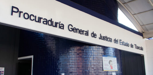 La PGJE detalló que "los cadáveres se encontraban encobijados junto con una cartulina que refería un lugar ubicado en Puebla.