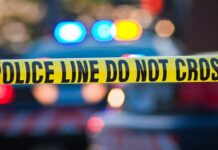 Se desata tiroteo en Los Ángeles en centro comercial cinta policial