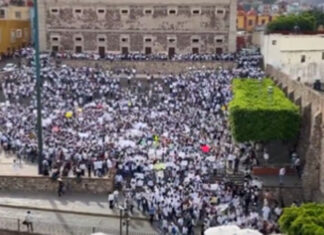 Estudiantes marchan por Ángel y Edith en Guanajuato Los estudiantes pidieron que nadie vuelva a sentir temor en las calles, sufra violencia o sea atacado por los responsables de protegerlos.