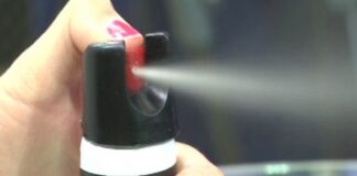 Arman cooperación para comprar gas pimienta a sus compañeras