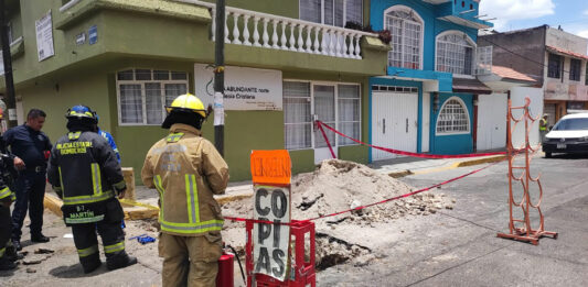 La zona de la fuga fue acordonada por Elementos del Grupo Vulcanos mientras se realizan las labores para sellarla.