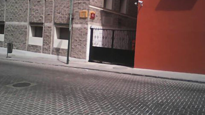 gobierno El objetivo del gobierno de Barbosa es quitar los portones que se colocaron en los accesos de callejón de la 2 Oriente.