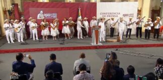 AMLO celebra día de las madres con show musical AMLO ofrece show musical