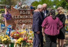 “Haz algo”: piden texanos a Biden ante ola de tiroteos "Haz algo", le gritaron a Joe Biden en su visita a Texas. El mandatario estadounidense les respondió: "¡lo haremos!".