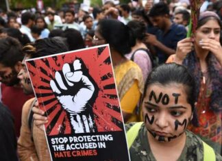 Menor de 13 años acusa de violación a policía de la India