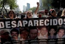 Familias de desaparecidos protestan en Palacio Nacional