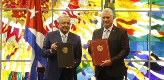 Durante la pandemia del coronavirus, la administración de Obrador contrató también a un contingente de médicos cubanos.