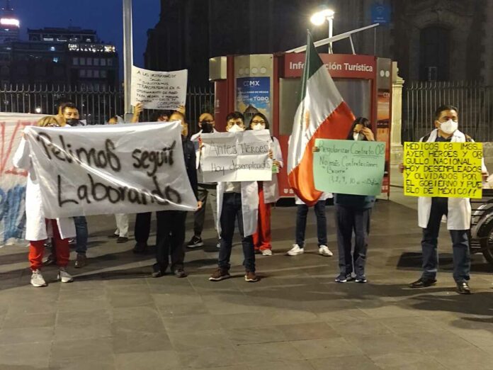 medicos-imss-protestan-palacio-nacional