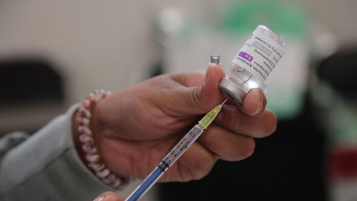 menores La inoculación de los menores de 12 a 14 años iniciará en la capital y municipios aledaños.