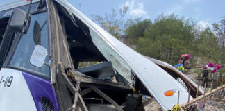 Suman 2 muertos por accidente de autobús en El Aguacate La cifra de muertos por la volcadura de un autobús de peregrinos sobre la carretera Puebla-Huehuetlán el Grande subió a dos.