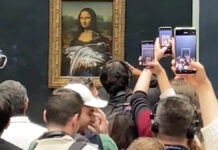 ¡A pastelazos! Atacan cuadro de La Mona Lisa en Museo de Louvre El famoso cuadro de La Mona Lisa fue atacado a pastelazos por un visitante del Museo de Louvre.