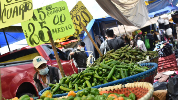 En su plan para controlar la inflación, AMLO dijo que habrá “precios justos, parejos” a 24 productos de la canasta básica.