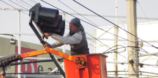 Entregarán semaforización de la 11 norte-sur en 20 días El objetivo del Ayuntamiento de Puebla con la semaforización y mantenimiento de alumbrado es construir una ciudad más ordenada.