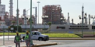 Urge AMLO investigar maltrato a trabajadores de Pemex