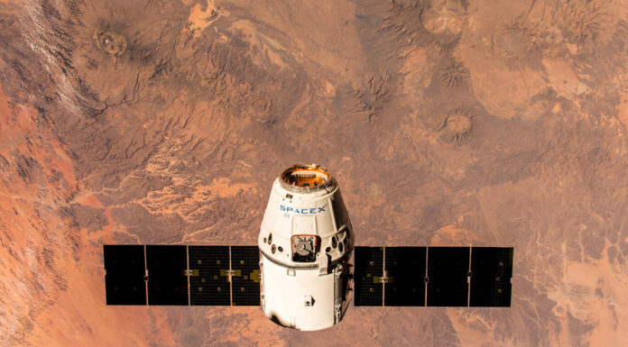 Astronautas regresan a la Tierra a bordo del SpaceX Dragon SpaceX