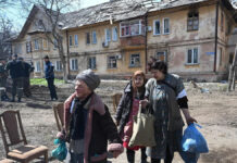 Tropas rusas bombardean planta siderúrgica en Mariúpol Mariúpol es un objetivo importante para las tropas Rusas, pues busca unir el territorio controlado por Rusia en el sur y el este.