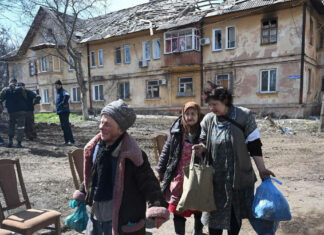 Tropas rusas bombardean planta siderúrgica en Mariúpol Mariúpol es un objetivo importante para las tropas Rusas, pues busca unir el territorio controlado por Rusia en el sur y el este.