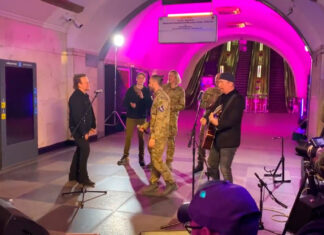 U2 ofreció concierto en metro de Kiev para la paz en Ucrania u2